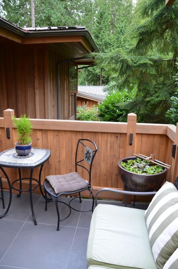 Shades Of Jade Inn & Spa Roberts Creek Екстериор снимка