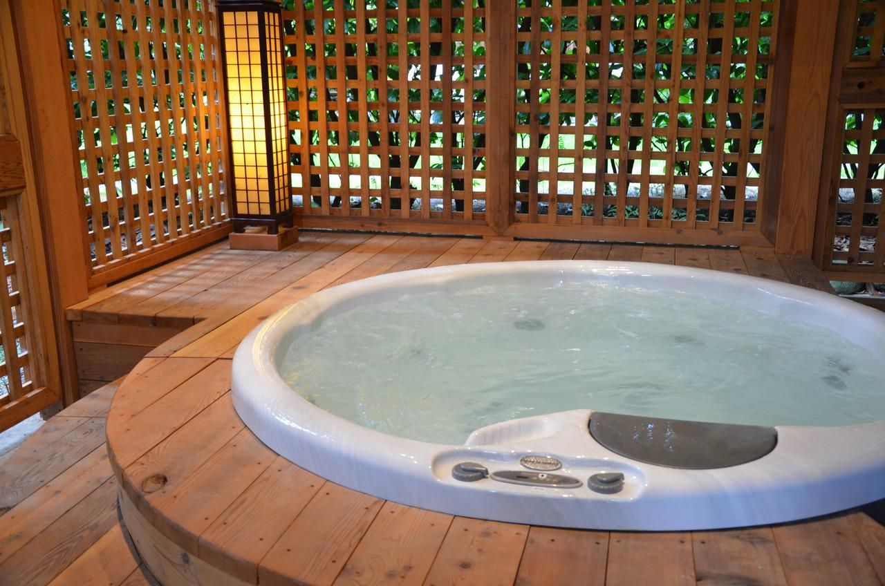 Shades Of Jade Inn & Spa Roberts Creek Екстериор снимка